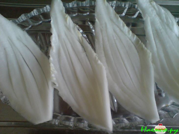 Лодочки из пекинской капусты с салатом из тунца Лодочки из пекинской капусты с салатом из тунца