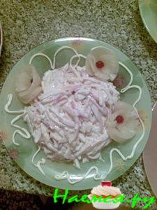 Салат с кальмарами и ветчиной "Экзотика"