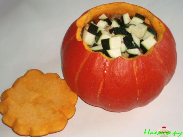 Тыква запеченная, фаршированная овощами и мясом