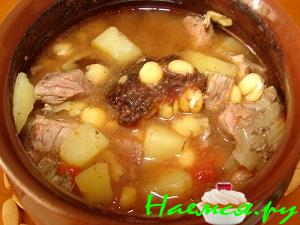 Гороховый суп с мясом в горшочке