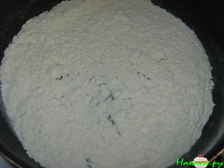 Грибной соус с изюмом и черносливом