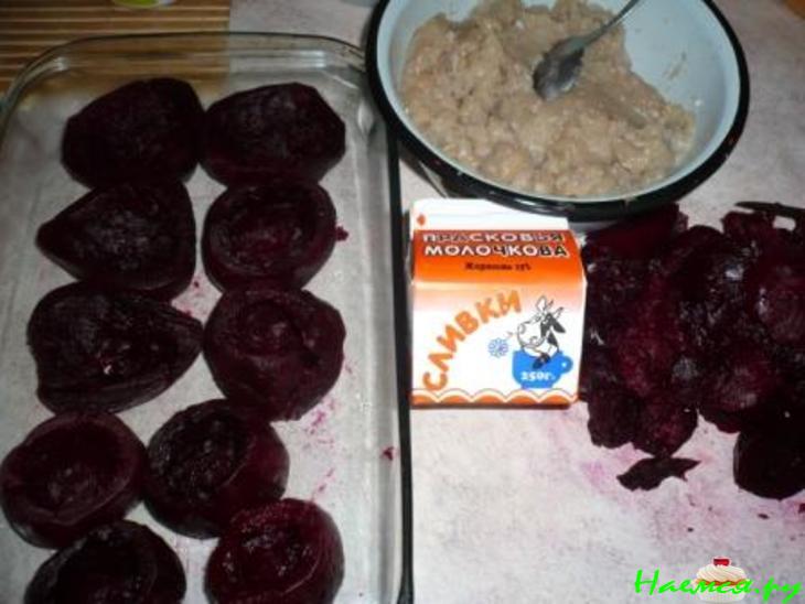 Свекольные бочонки с куриным фаршем