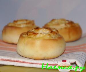 Булочки с яблочно-сырной начинкой (несладкие)