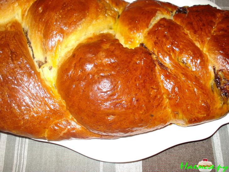 Сдобная хала со сливово-ореховой начинкой