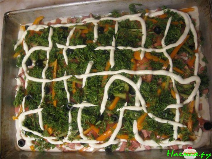 Пицца домашняя с колбаской