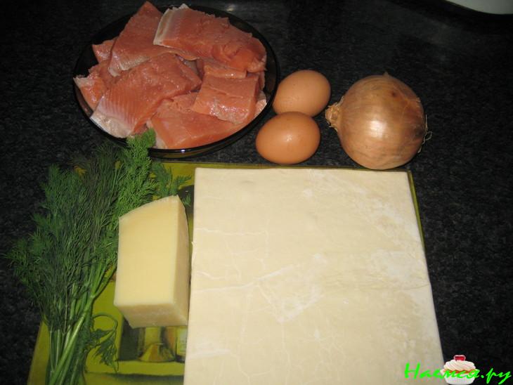 Рыбный пирог из слоеного теста с горбушей