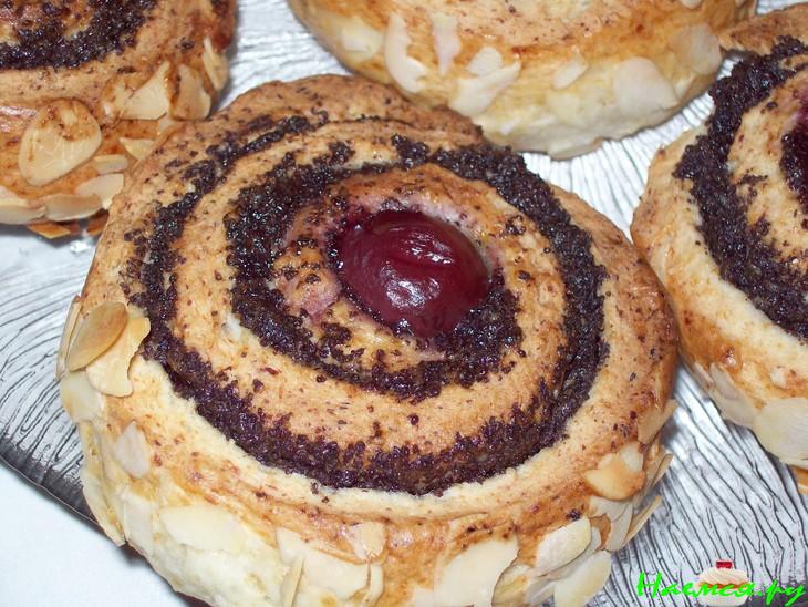 Булочки из творожного теста с маковой начинкой 