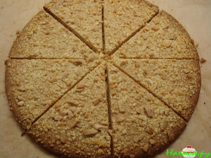 Миндальный торт с муссом из черной смородины Миндальный торт с муссом из черной смородины