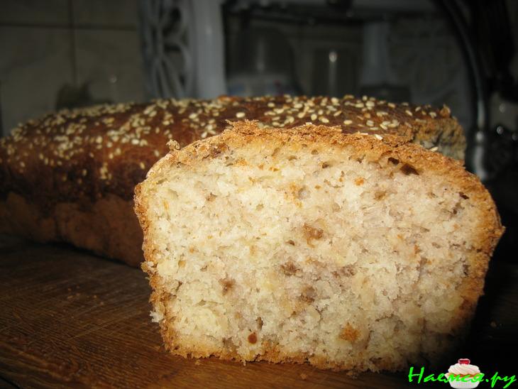 Ароматный медовый хлеб с кунжутом и орехами