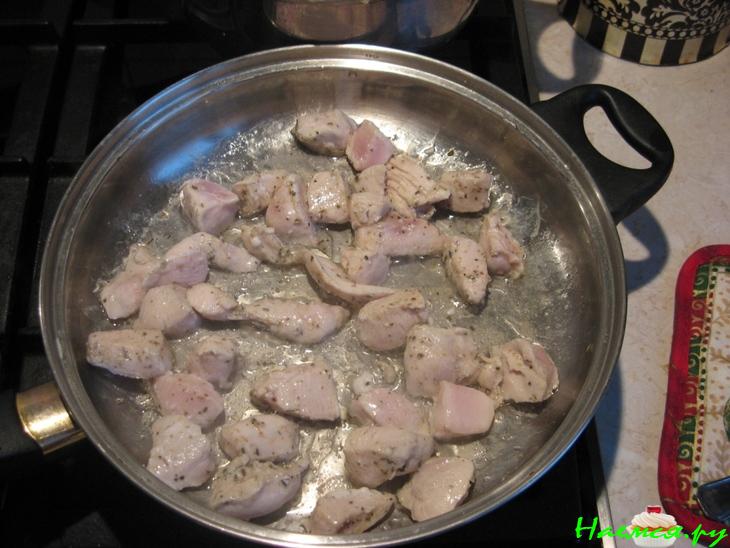 Китайский куриный салат с черносливом