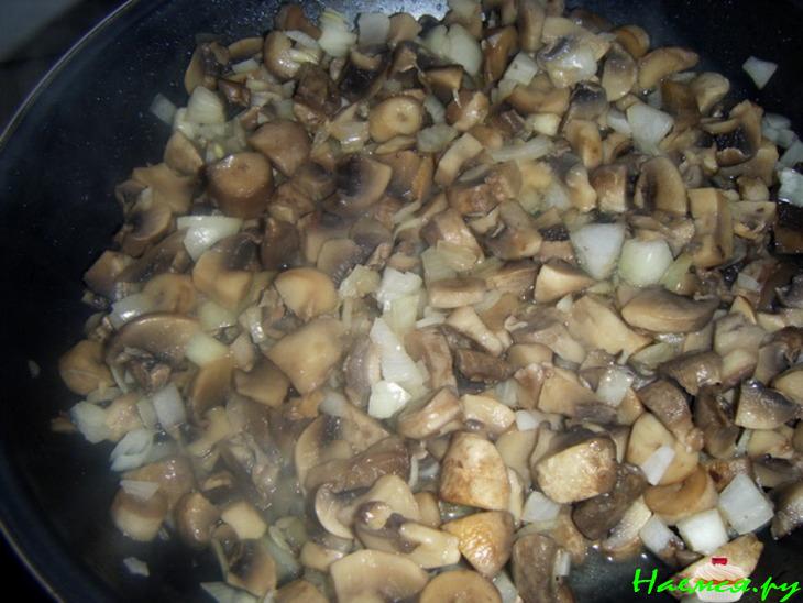 Булочка фаршированная курицей и грибами