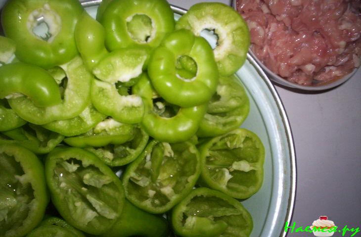 Перец фаршированный рисом и фаршем