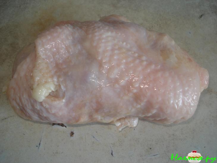 Голубцы в куриных шкурках на овощной подушке