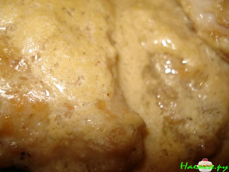 Свиная вырезка в сметанно-грибном соусе