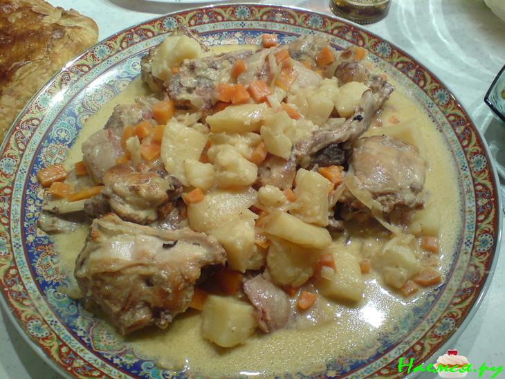 Кролик с картофелем и вином