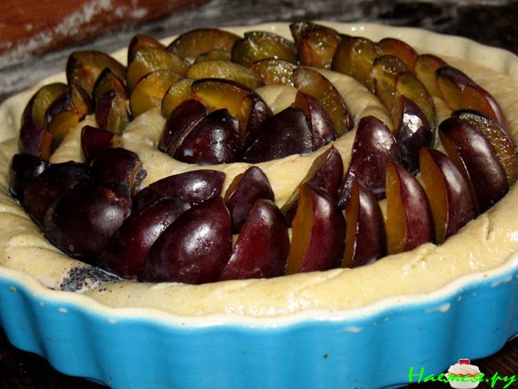 Пирог "Сливово-маковое кольцо" из дрожжевого теста