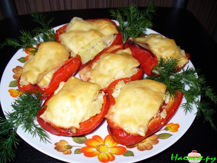 Картошка запеченная в болгарском перце под сыром