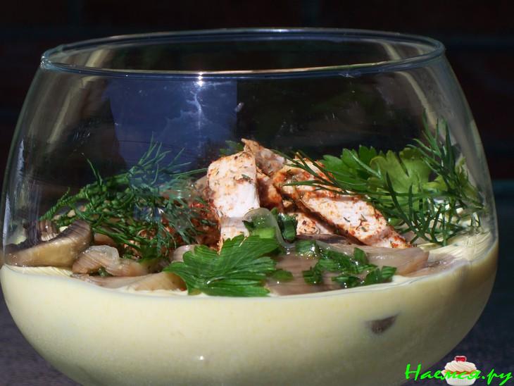 Коктейль из куриной грудки в чесночно-горчичном йогурте