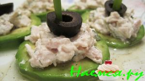 Колечки авокадо фаршированные курицей