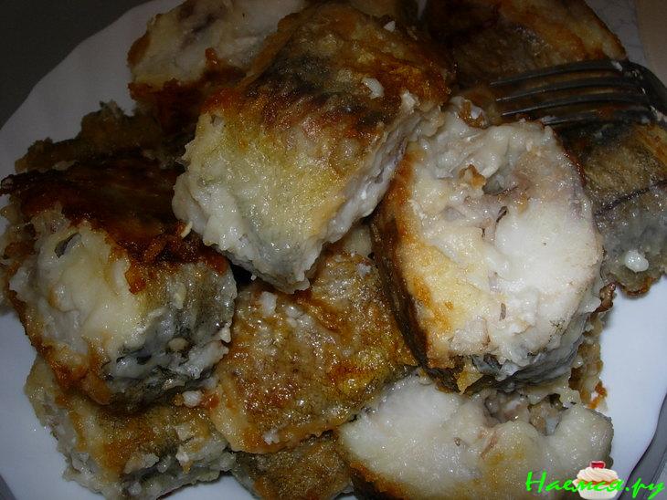 Рыба в сметанно-луковом соусе Рыба в сметанно-луковом соусе