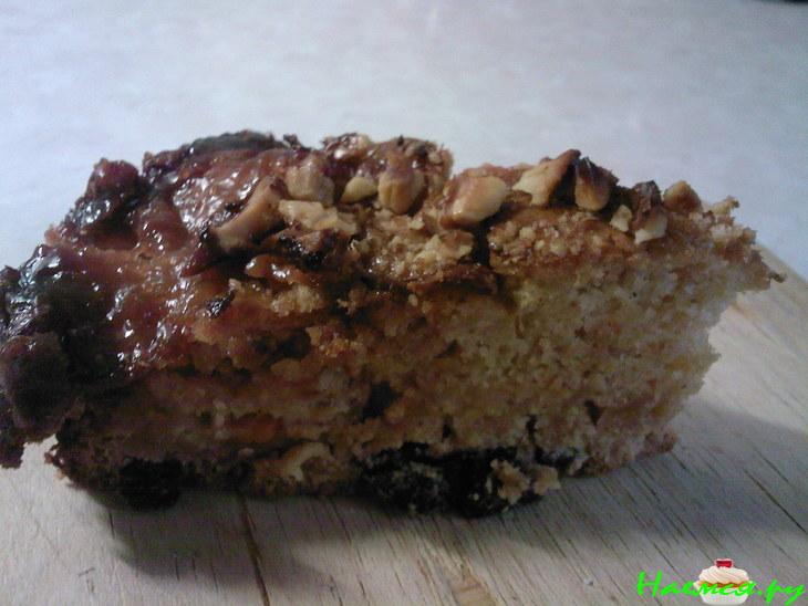 Пирог с изюмом, вишней и тыквой в медовой заливке