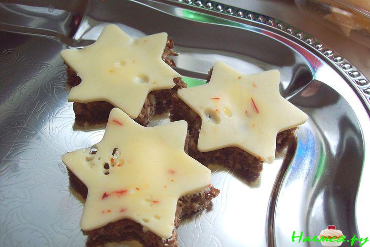 Канапе с креветками на черном хлебе Канапе с креветками на черном хлебе