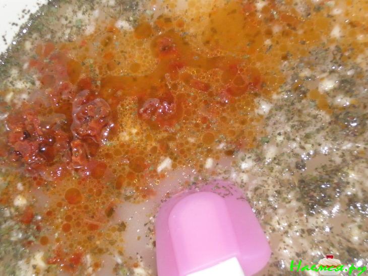 Булочки гриль с базиликом и вяленными помидорами