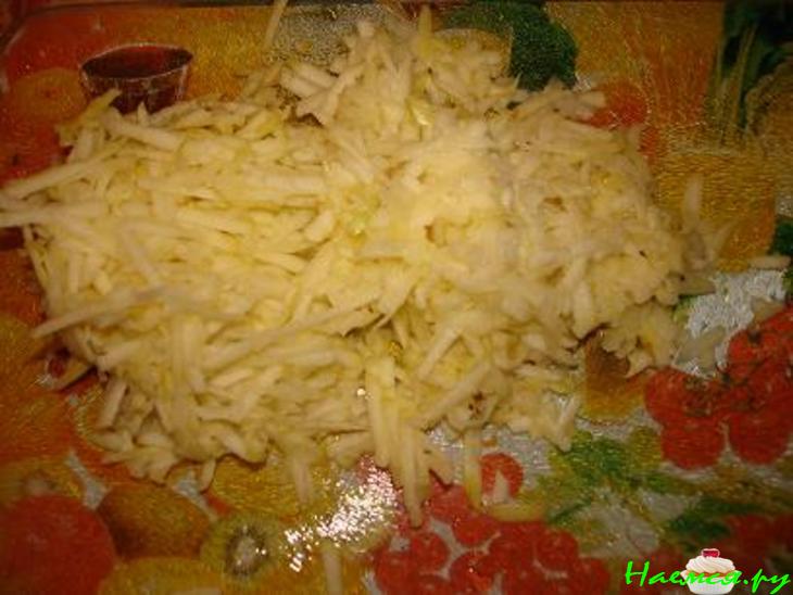 Мяско под яблочной шубой