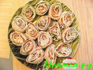 Лаваш фаршированный лососем