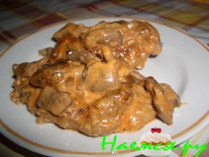 Котлеты с творогом и грибным соусом