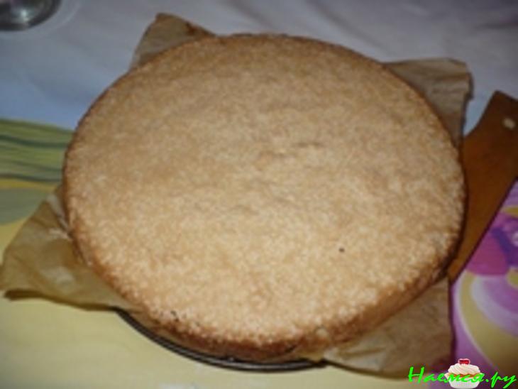 Тортик с фруктами в желе и взбитыми сливками