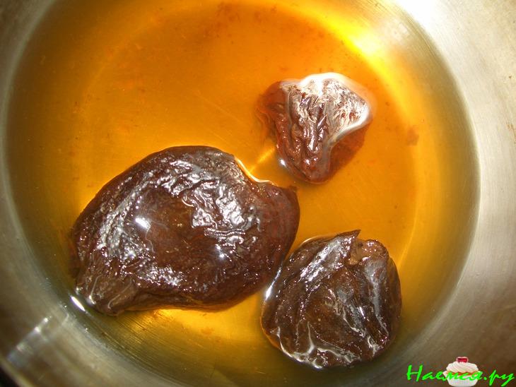 Густой вегетарианский борщ с черносливом