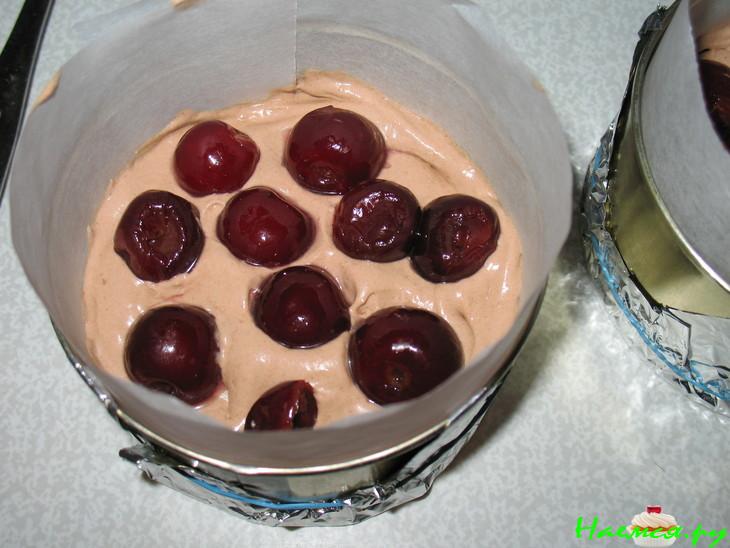 Пирожные с вишней и шоколадом