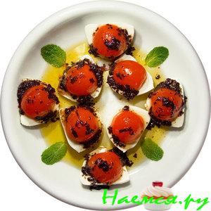 Салат "Капрезе" с базиликом