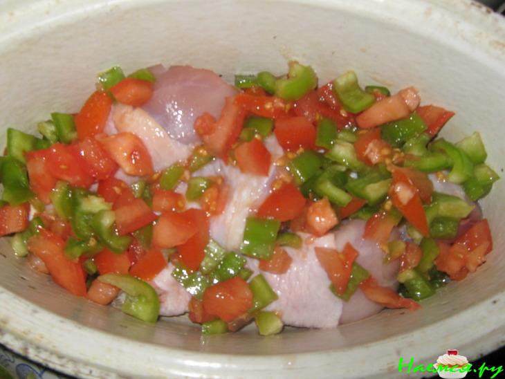 Курочка с овощами и чесноком Курочка с овощами и чесноком