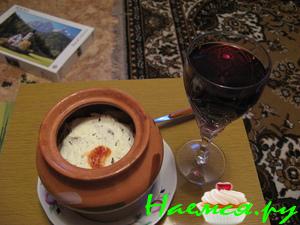 Жаркое в сметане в горшочках