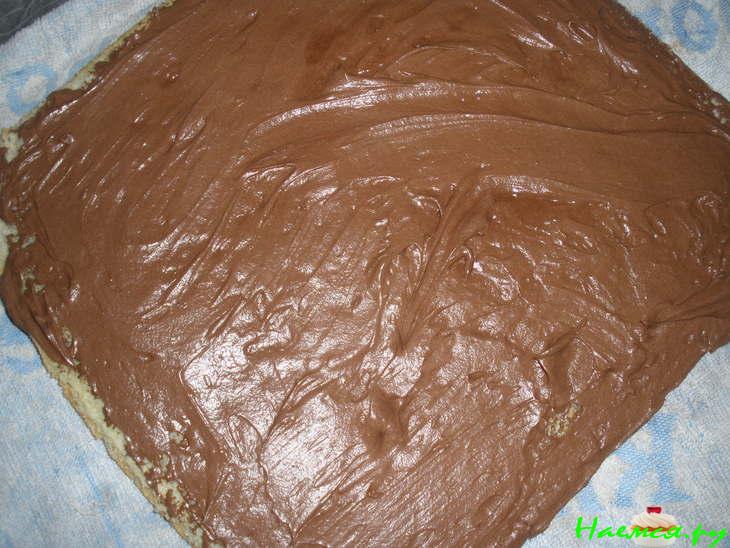 Бисквитный рулет с шоколадной начинкой и бисквитный рулет с вишнёвым джемом и ореховой пастой Бисквитный рулет с шоколадной начинкой и бисквитный рулет с вишнёвым джемом и ореховой пастой