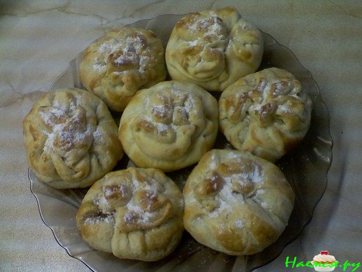 Слоеные мешочки с персиком и шоколадом