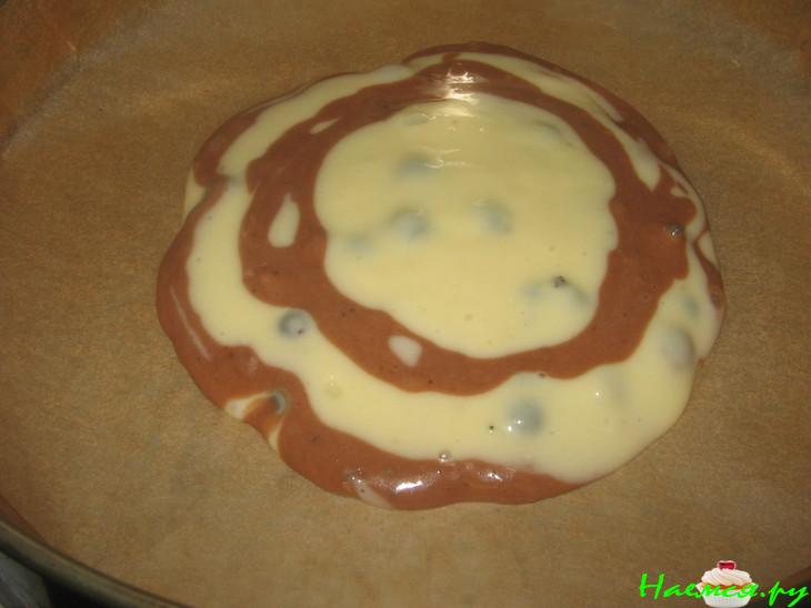 Пирог Зебра с орехами и смородиной