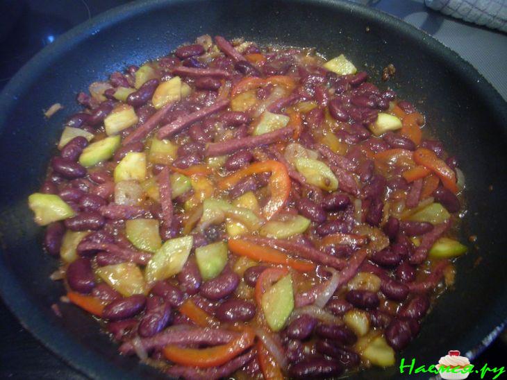 Спагетти с кабачком и фасолью