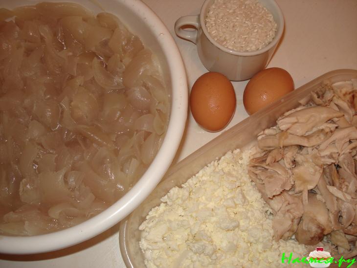 Пирог из слоёного теста с курицей луком и сыром Пирог из слоёного теста с курицей луком и сыром