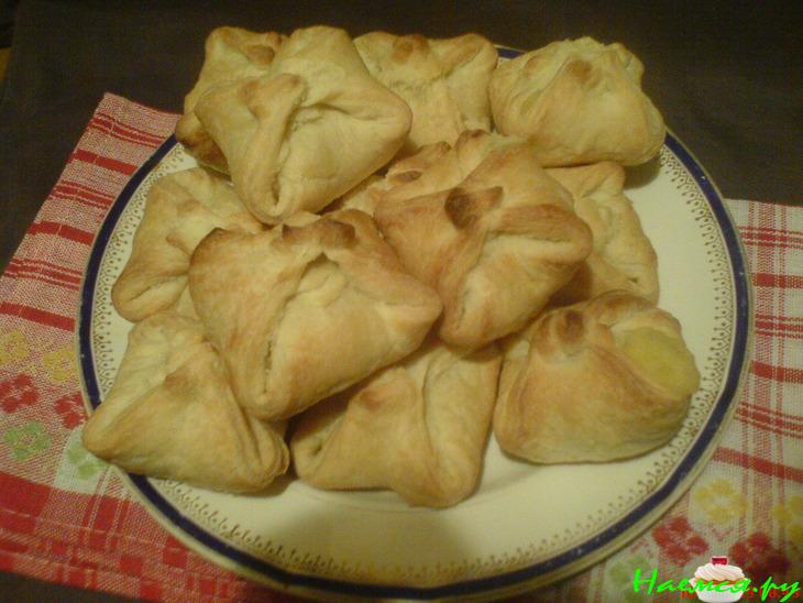 Слоёное пирожное с кремом патисьер