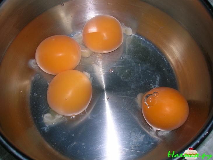 Запеченные яйца с беконом-карри