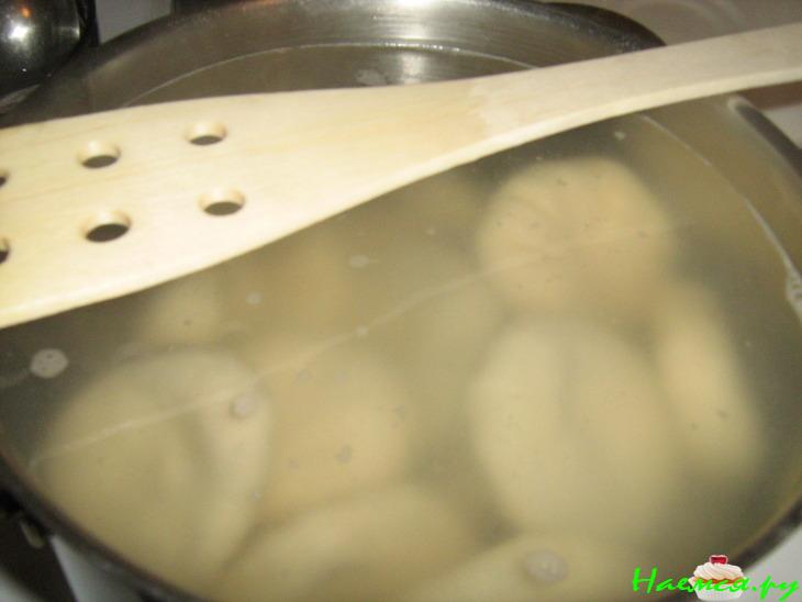 Хинкали с говядиной и бараниной с мятой и кориандром