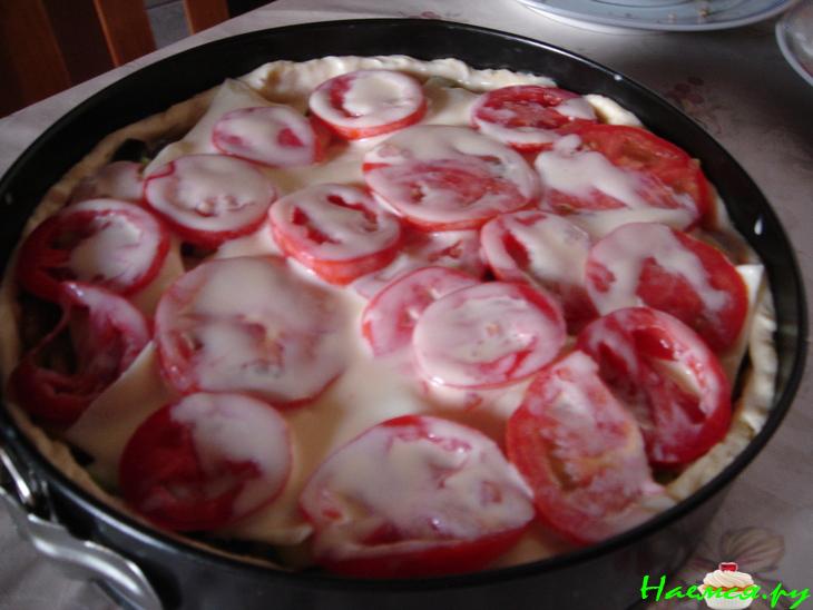 Киш с фаршем и овощами