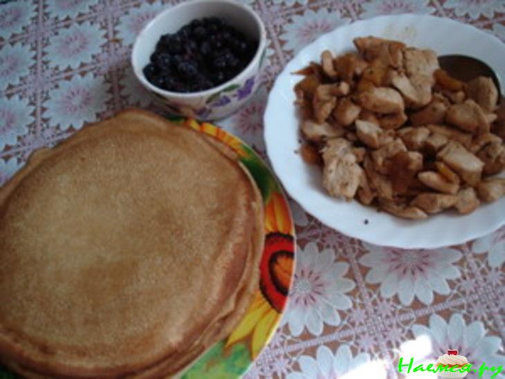 Пирог с курицей и смородиной