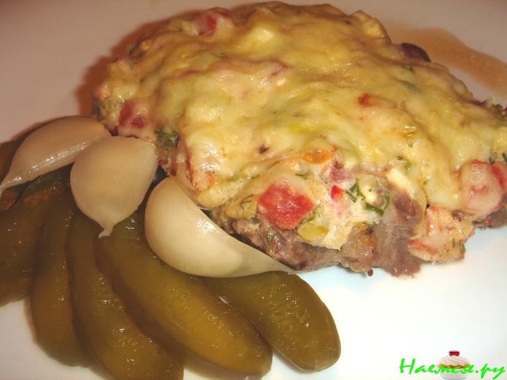 Отбивная под сочной овощной щубкой