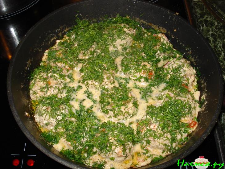 Мясные шарики в сливочно-укропном соусе с помидорками