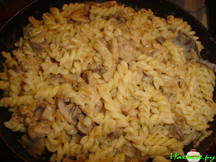 Макароны с грибами со сливками