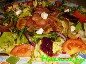 Салат с беконом, шампиньонами и фетой Салат с беконом, шампиньонами и фетой